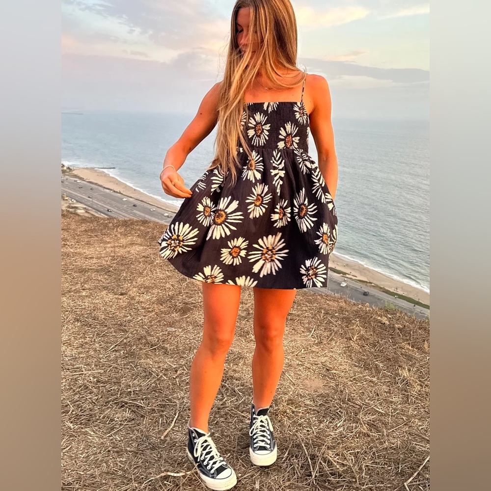 AE babydoll daisy dress